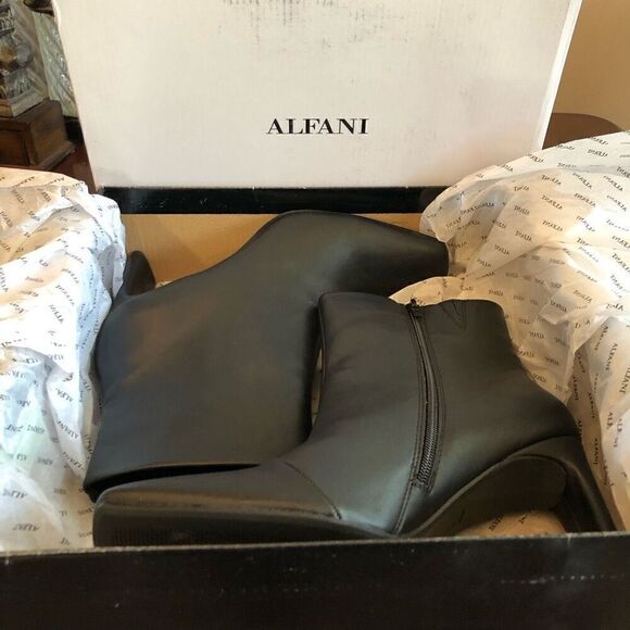 ALFANI - 🎉HP🎉 NIB - L Sz 9.5 Terrie Faux Leather Block Heel Ankle Booties/Black - Picture 3 of 16